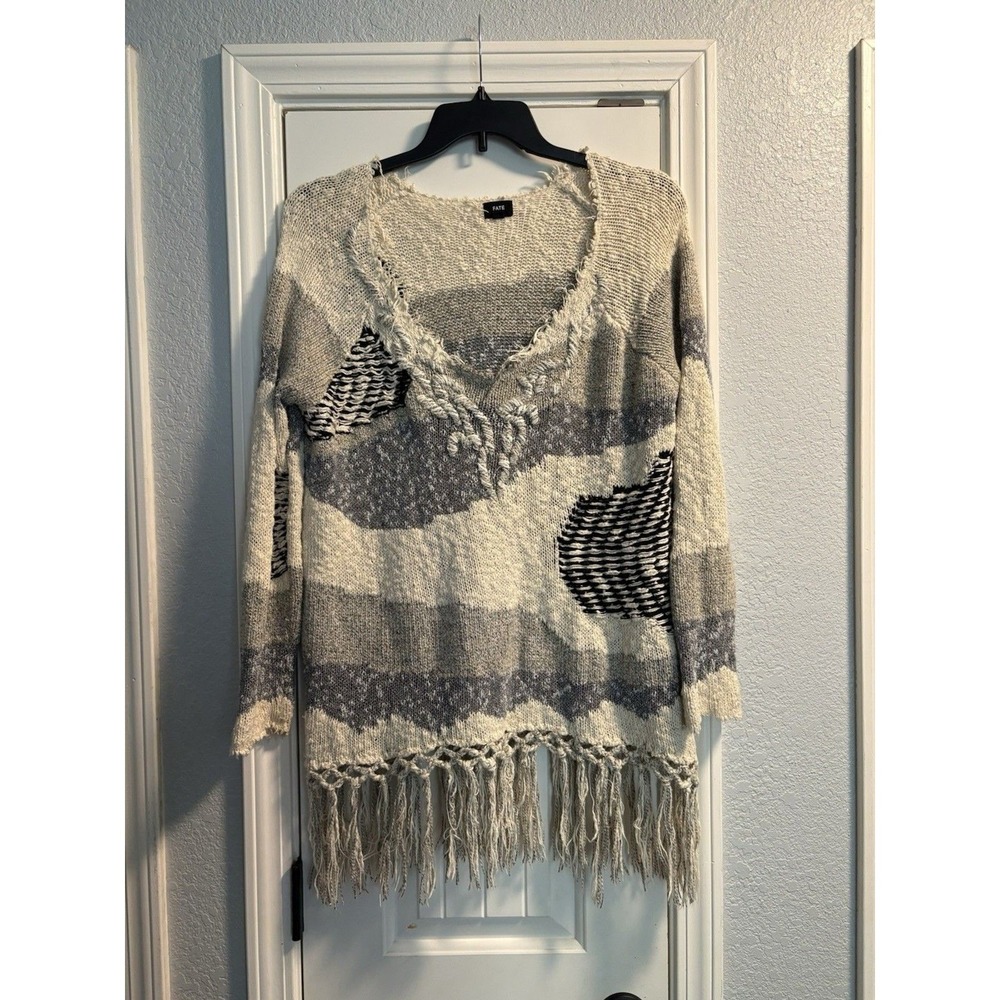 FATE Sweater Womens Medium‎ Grey Cream Distressed Fringe Abstract Knit FTJ-382